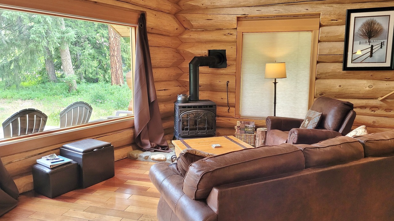 Photo of Livingroom in Mazama