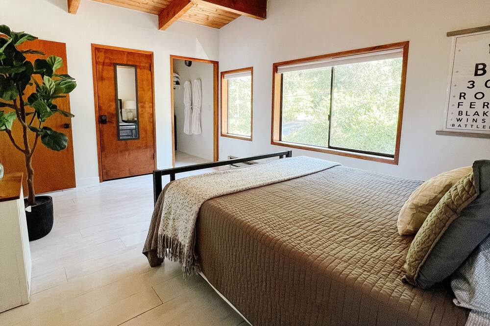 Photo of Bedroom in Bainbridge Island