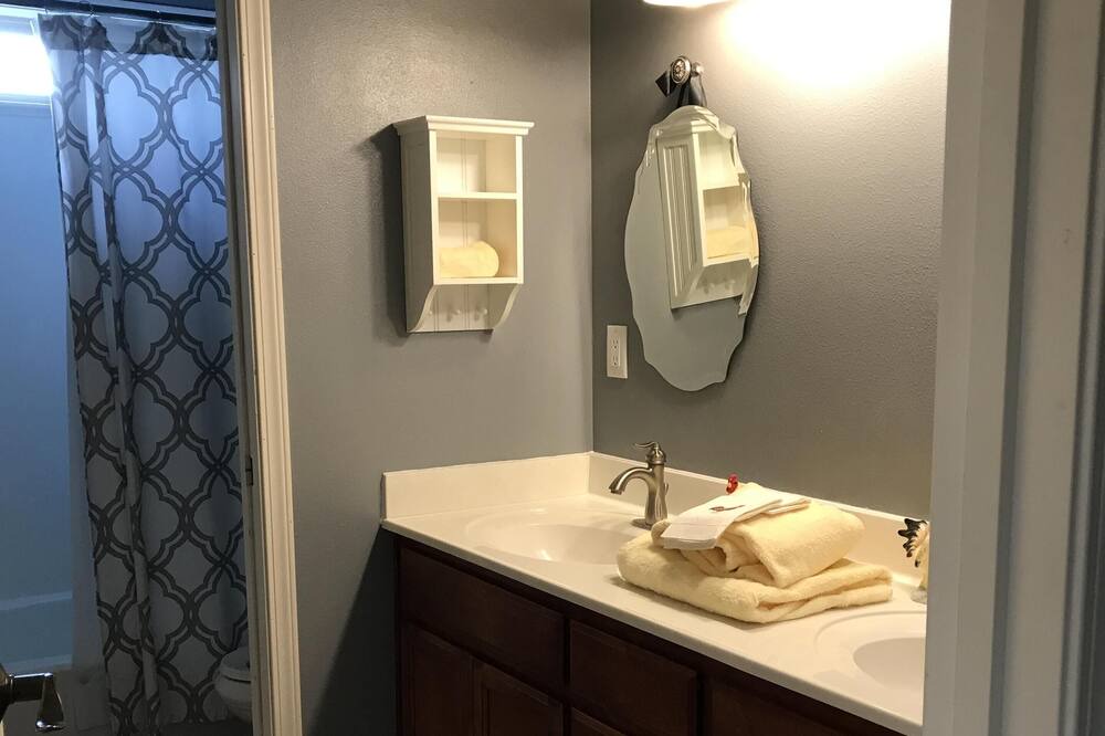 Photo of Bathroom in Ashland