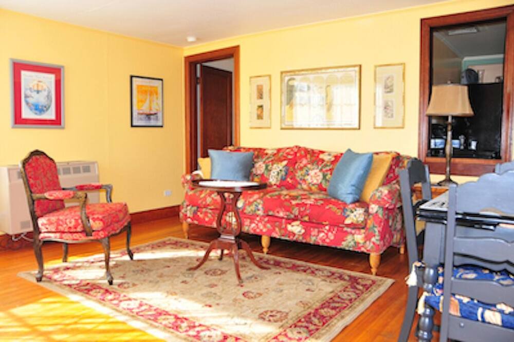 Photo of Livingroom in Port Townsend Historic District