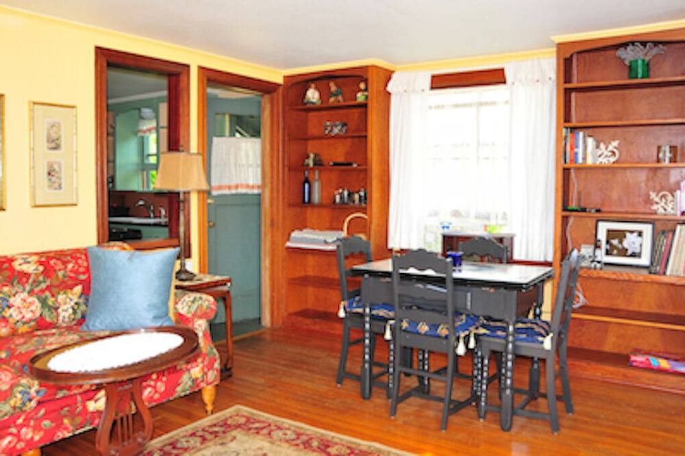 Photo of Livingroom in Port Townsend Historic District