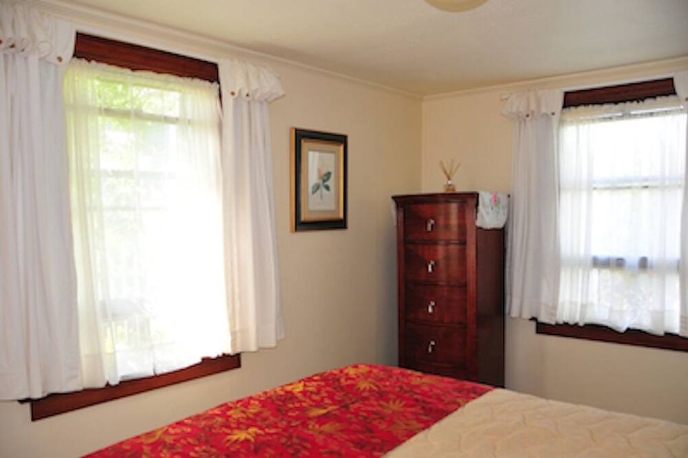 Photo of Bedroom in Port Townsend Historic District