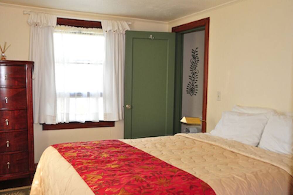 Photo of Bedroom in Port Townsend Historic District