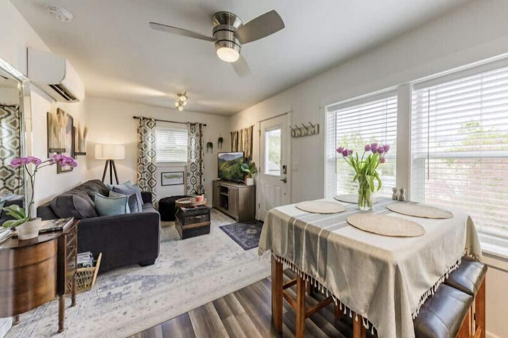 Photo of Livingroom in Siskiyou-Hargadine Historic District
