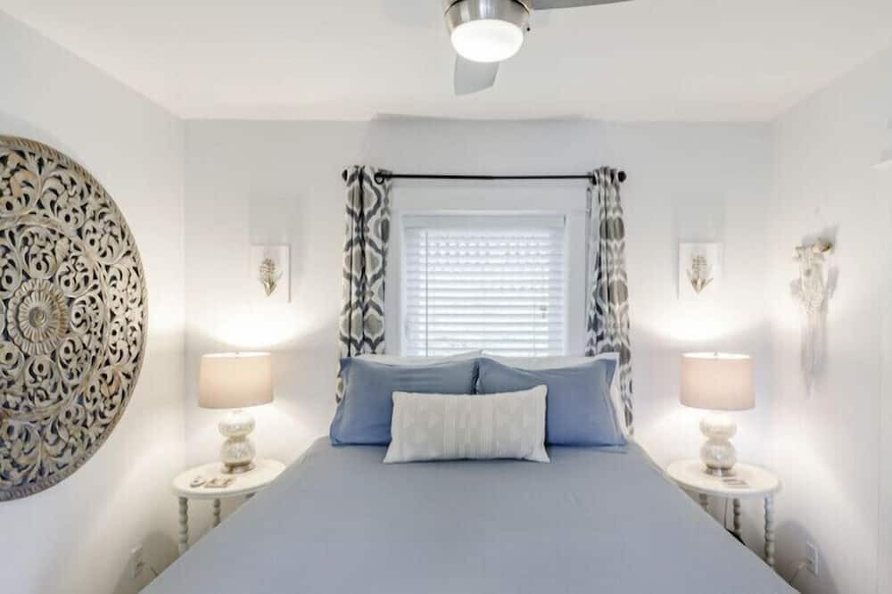 Photo of Bedroom in Siskiyou-Hargadine Historic District