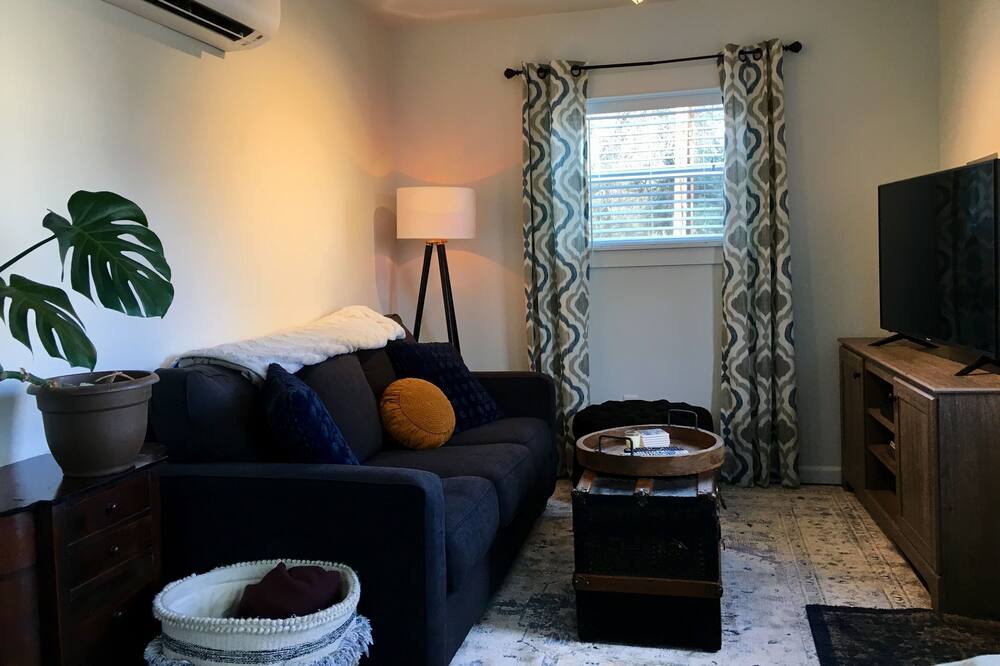 Photo of Livingroom in Siskiyou-Hargadine Historic District