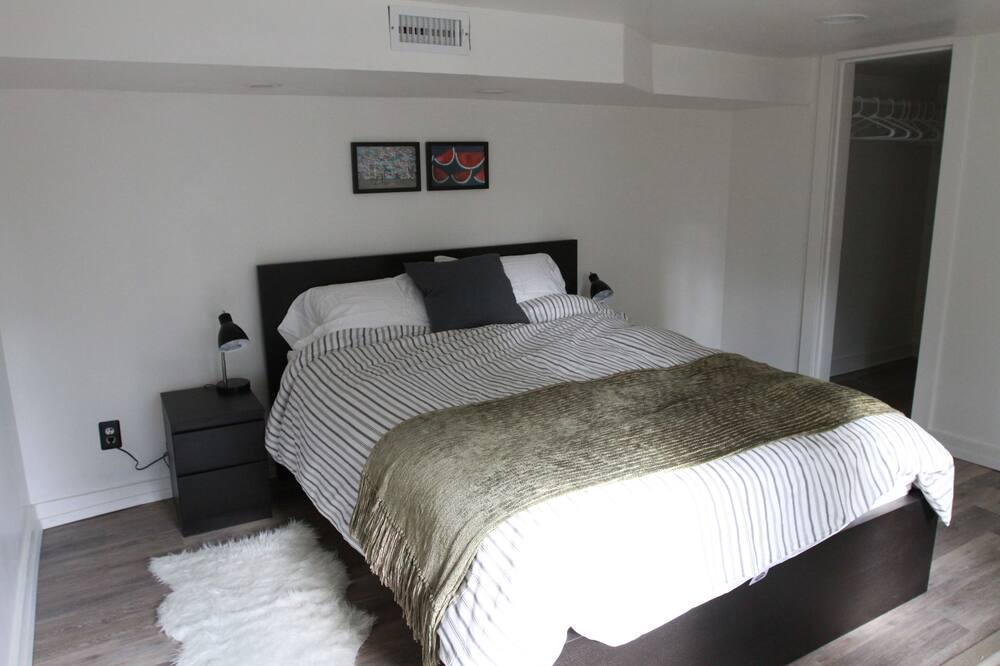 Photo of Bedroom in Hosford-Abernethy