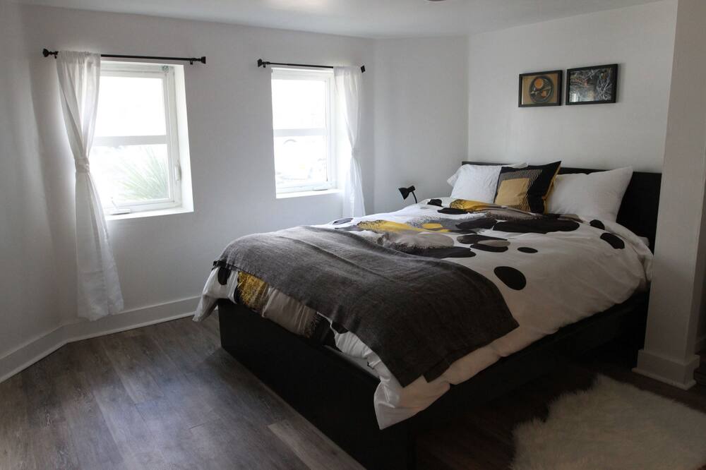 Photo of Bedroom in Hosford-Abernethy