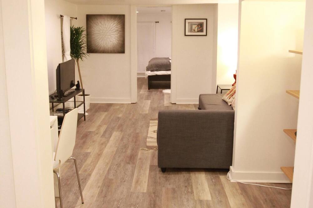 Photo of Bedroom in Hosford-Abernethy