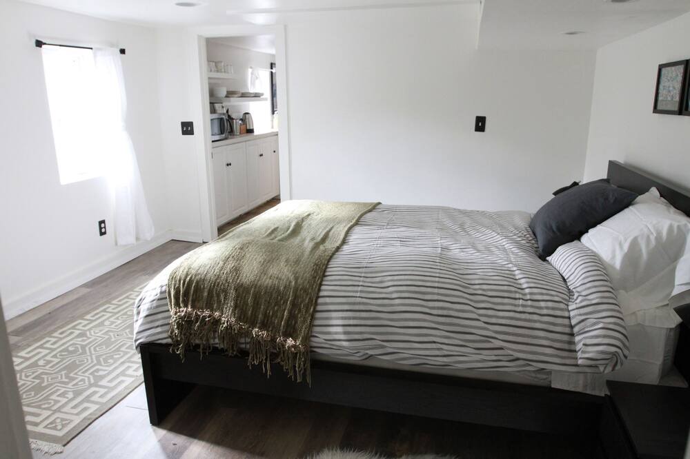 Photo of Bedroom in Hosford-Abernethy