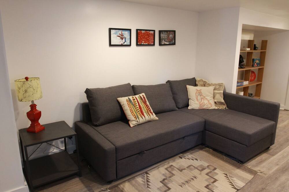 Photo of Livingroom in Hosford-Abernethy