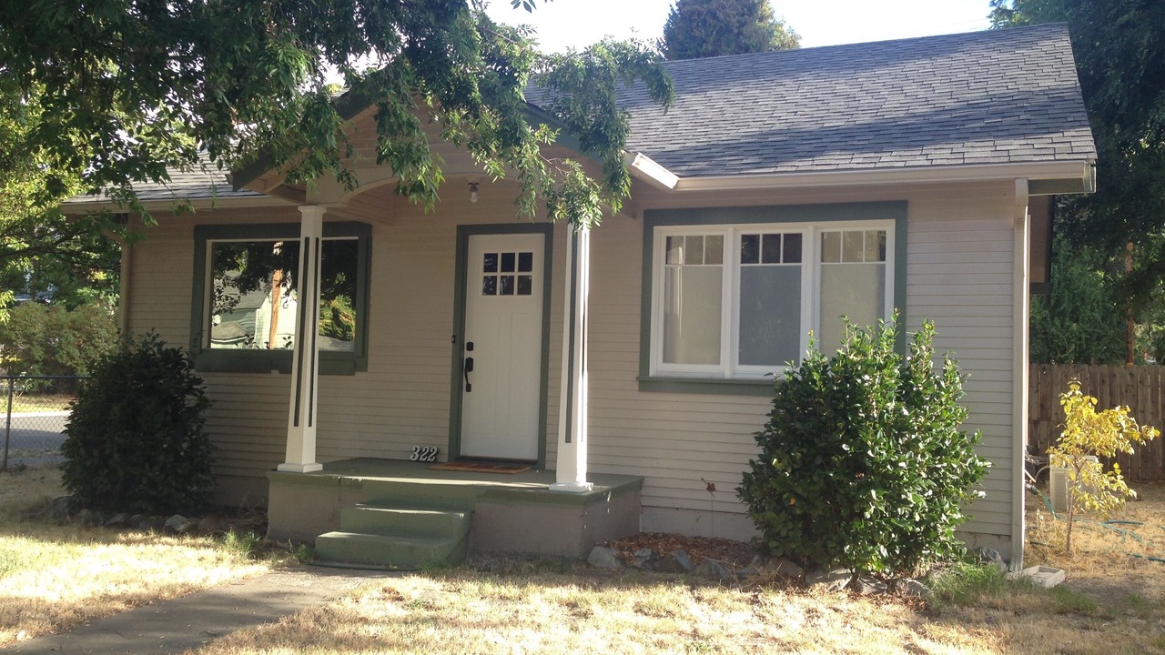 Photo of Buildings in Grants Pass