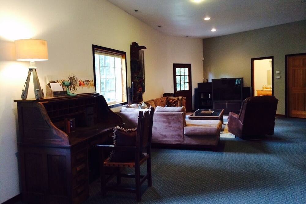 Photo of Livingroom in Snohomish