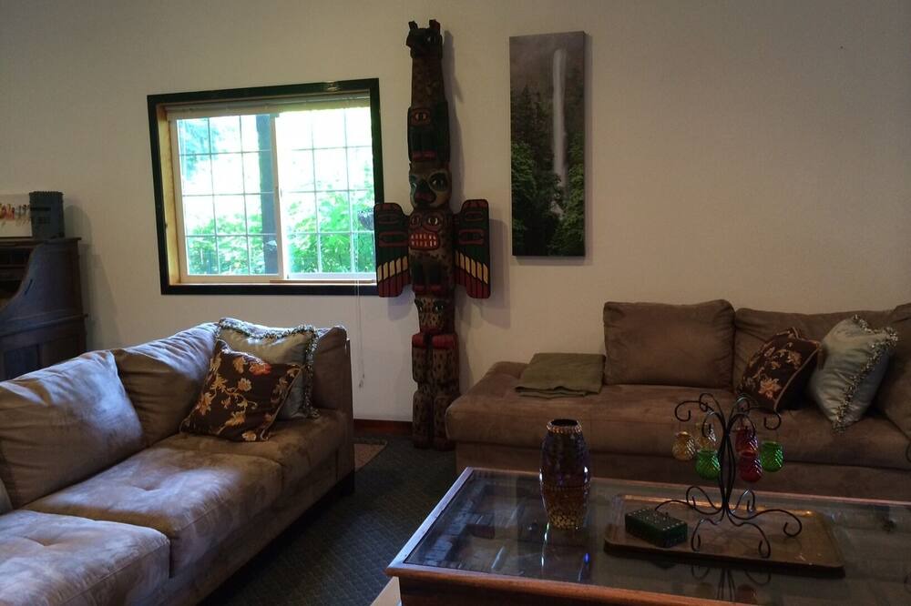 Photo of Livingroom in Snohomish
