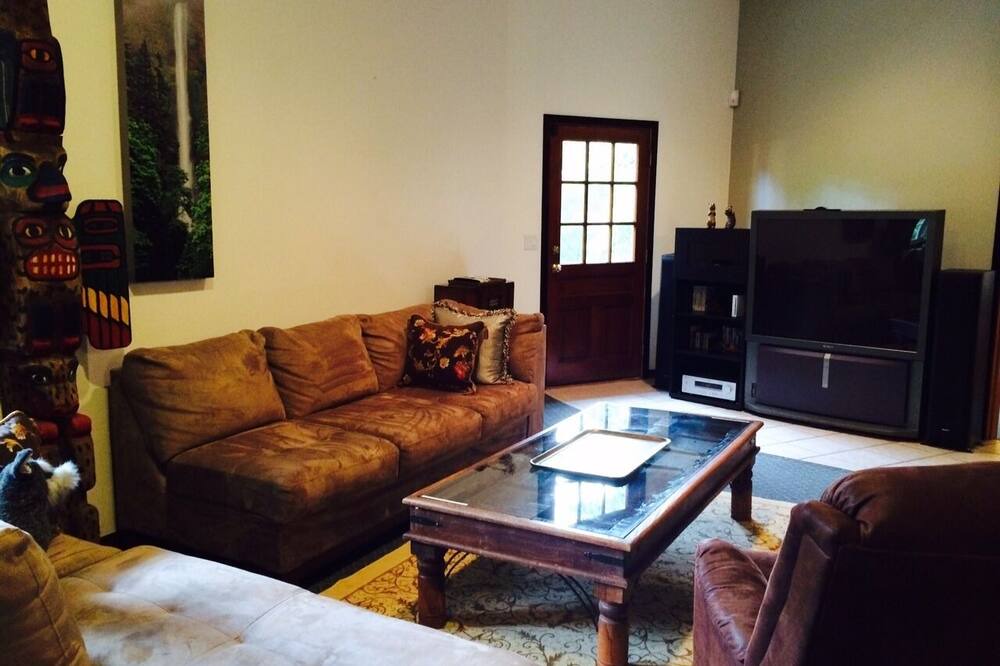 Photo of Livingroom in Snohomish