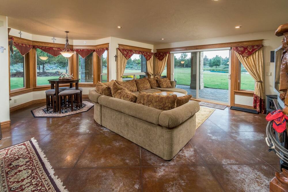 Photo of Livingroom in Bend