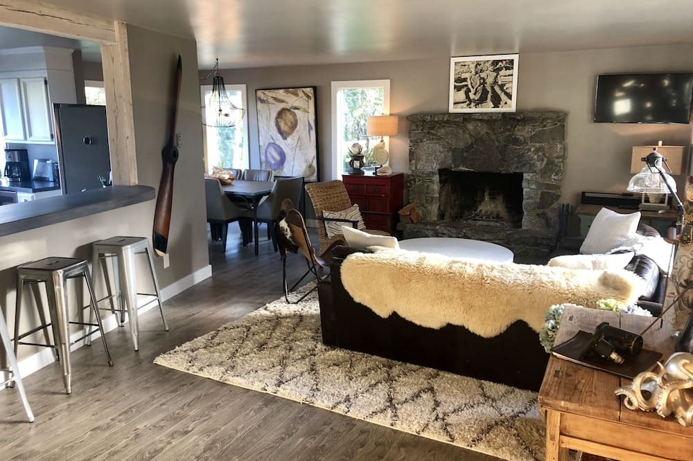 Photo of Livingroom in Port Ludlow