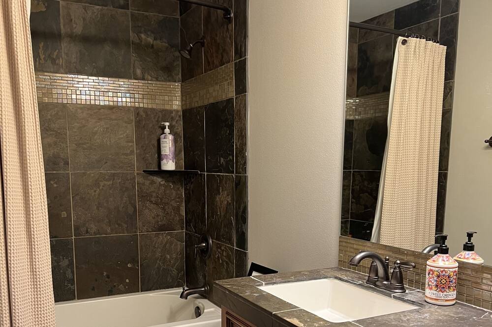 Photo of Bathroom in Monitor