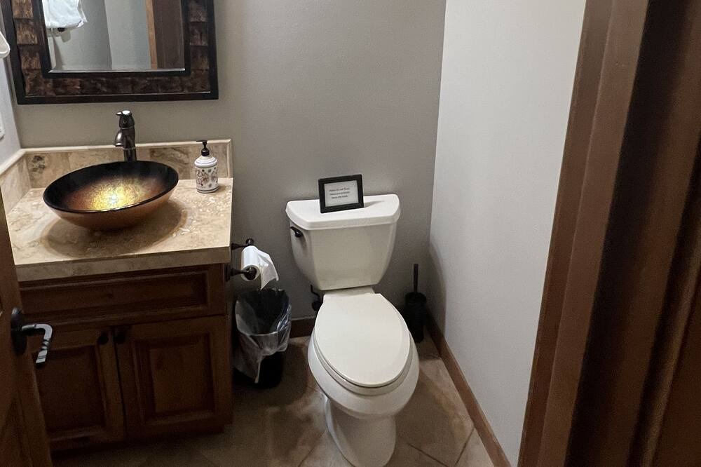 Photo of Bathroom in Monitor