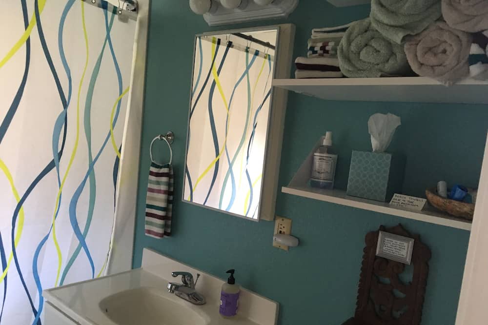 Photo of Bathroom in Longbranch