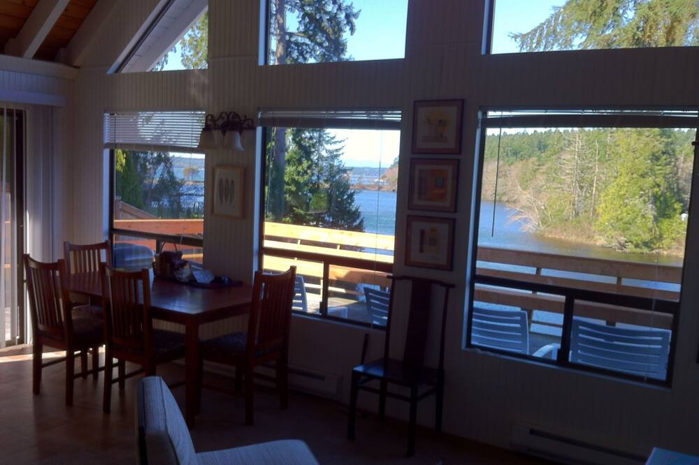 Photo of Livingroom in Longbranch