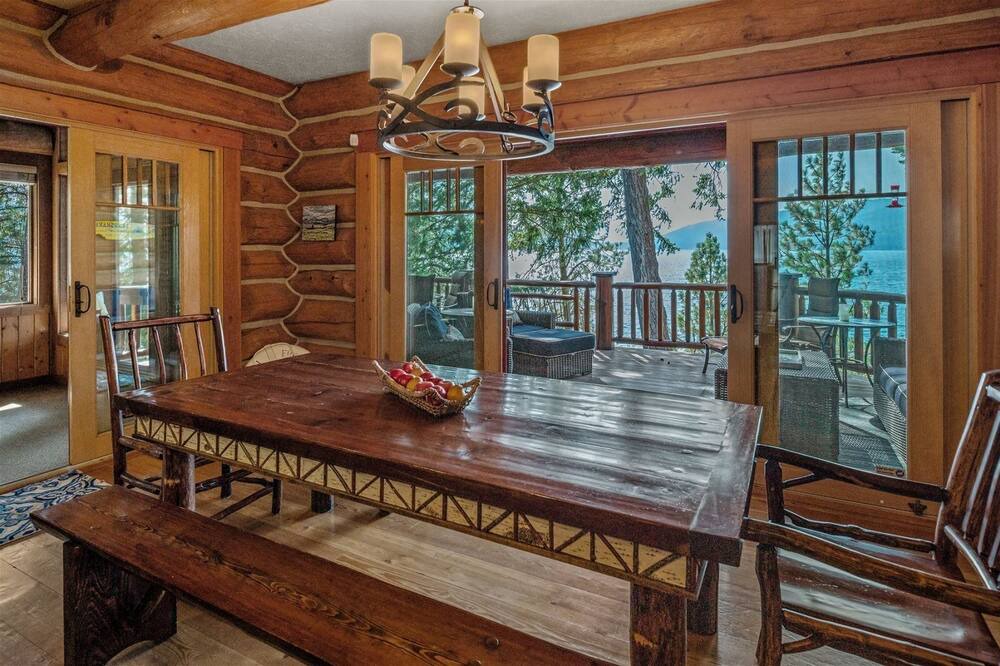 Photo of Bedroom in Sandpoint