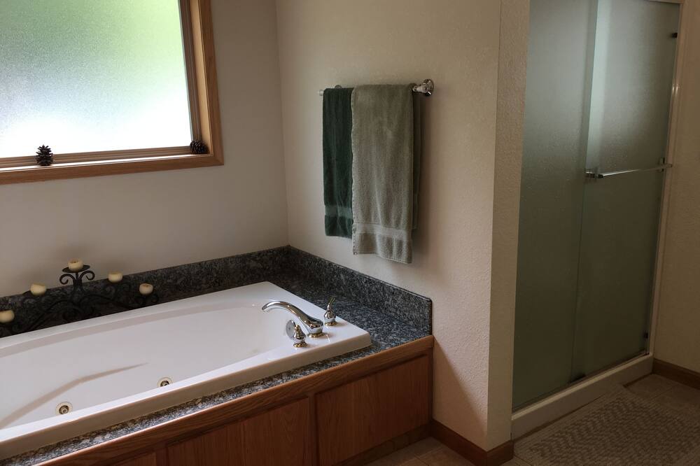 Photo of Bathroom in Crescent