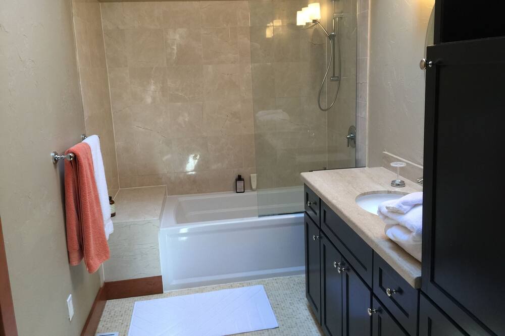 Photo of Bathroom in Newberg