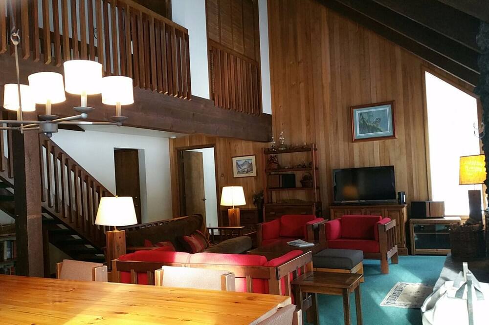 Photo of Livingroom in Black Butte Ranch