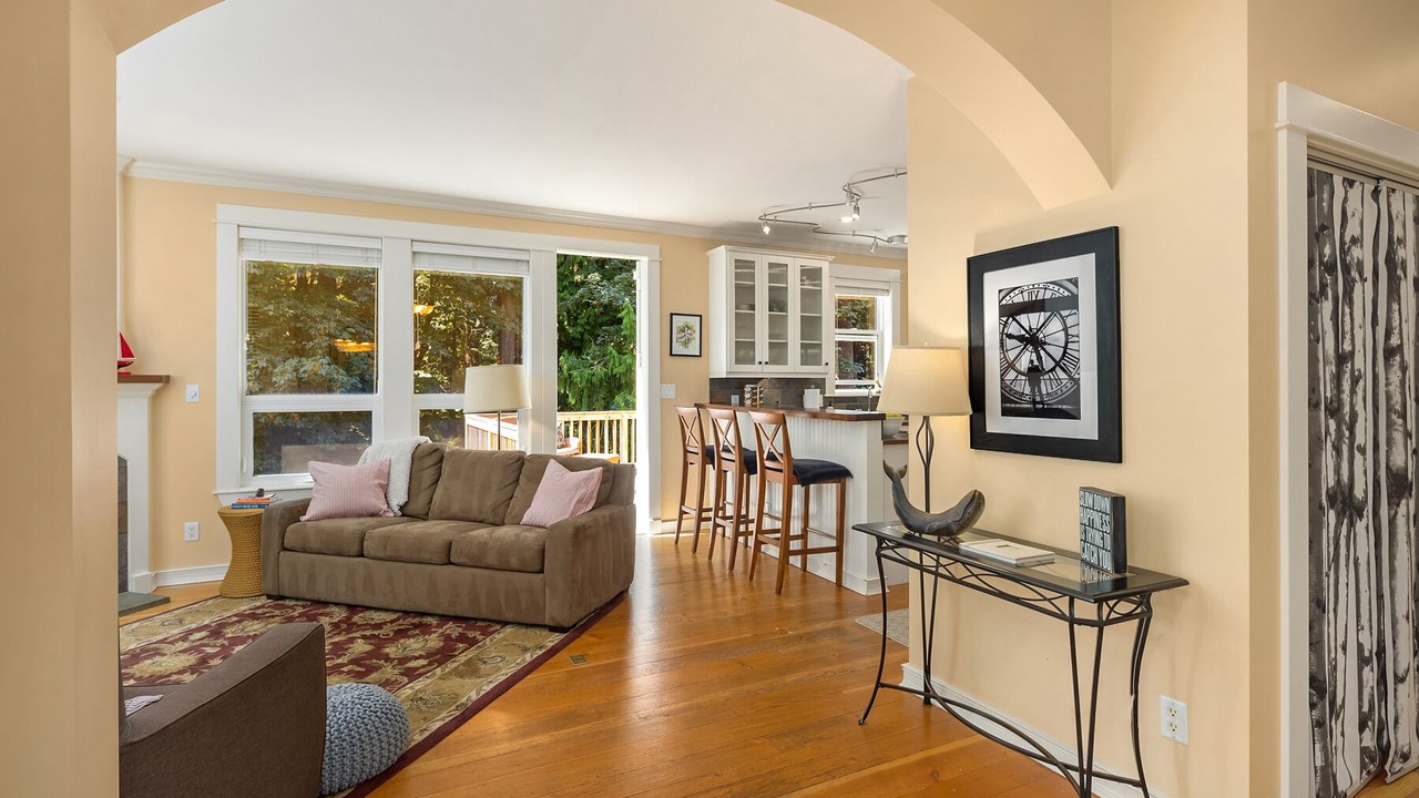 Photo of Livingroom in Rollingbay