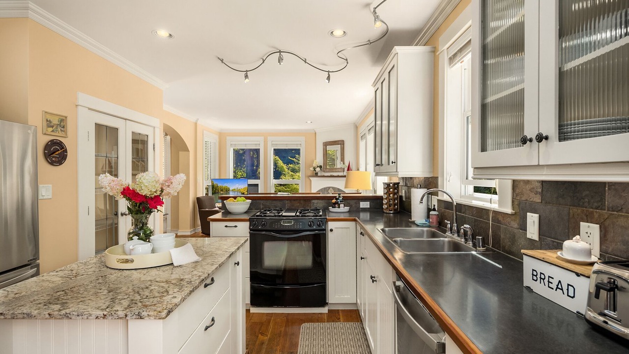 Photo of Kitchen in Rollingbay