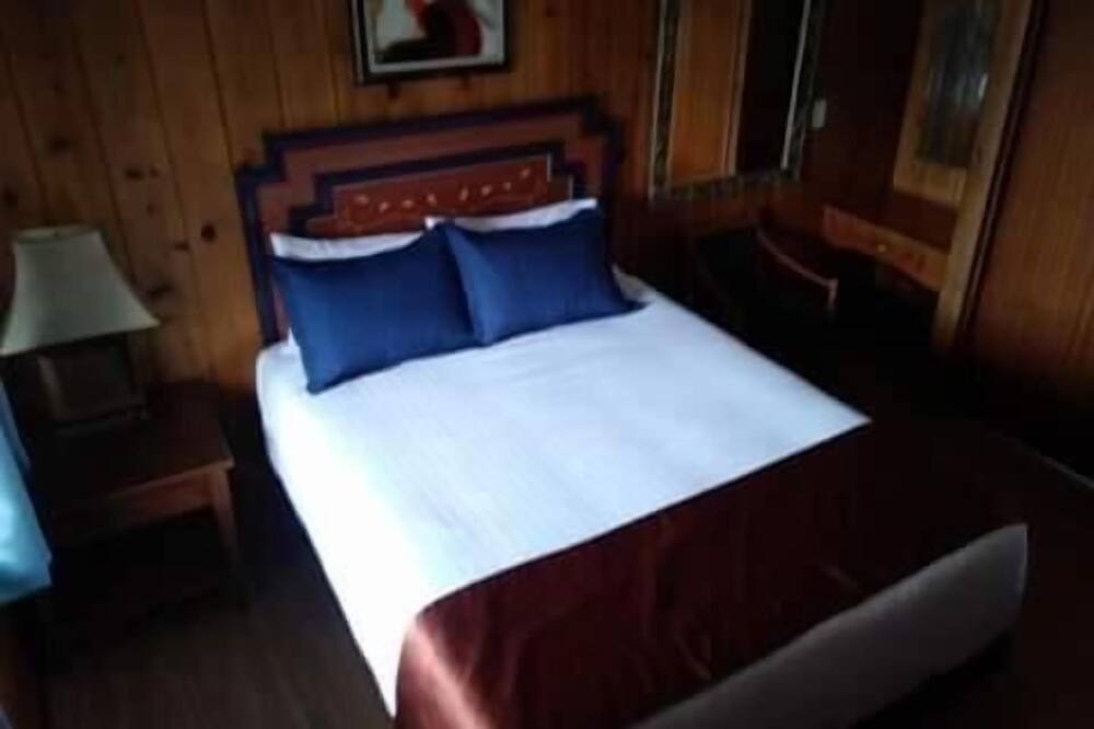 Photo of Bedroom in Chiloquin
