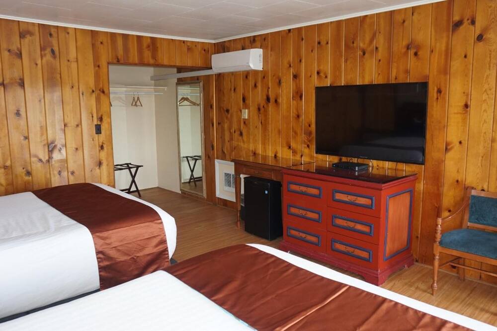 Photo of Bedroom in Chiloquin