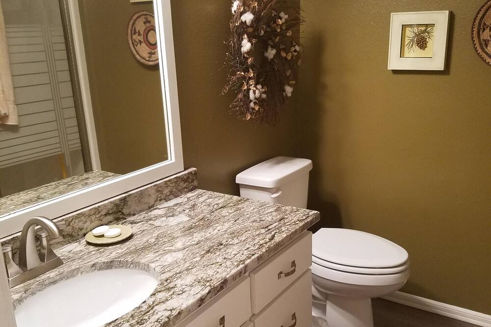 Photo of Bathroom in Leavenworth