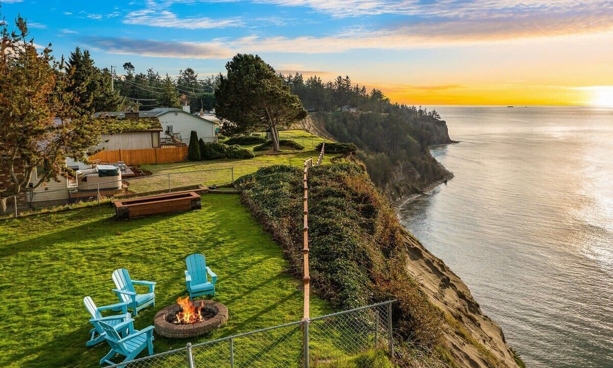 Photo of Livingroom in Oak Harbor