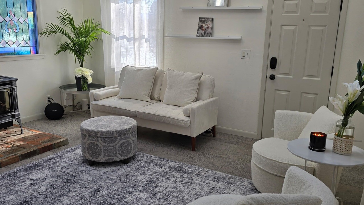 Photo of Livingroom in Garden District