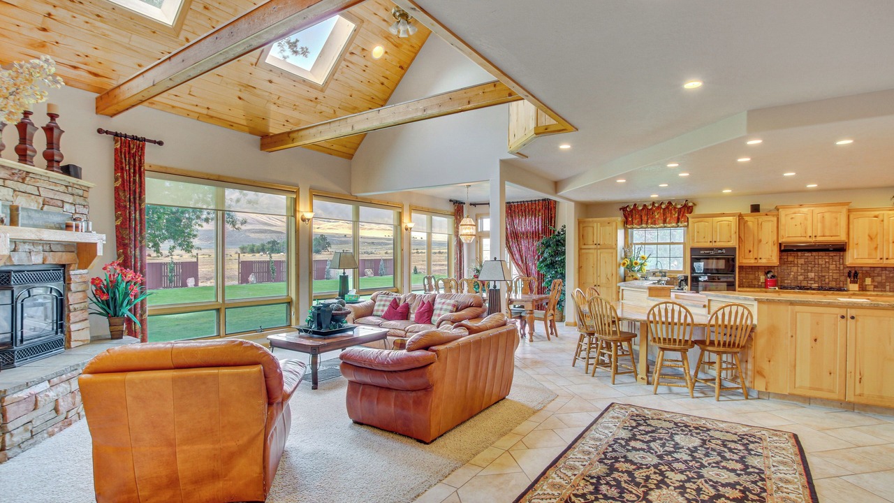 Photo of Livingroom in Oneida County