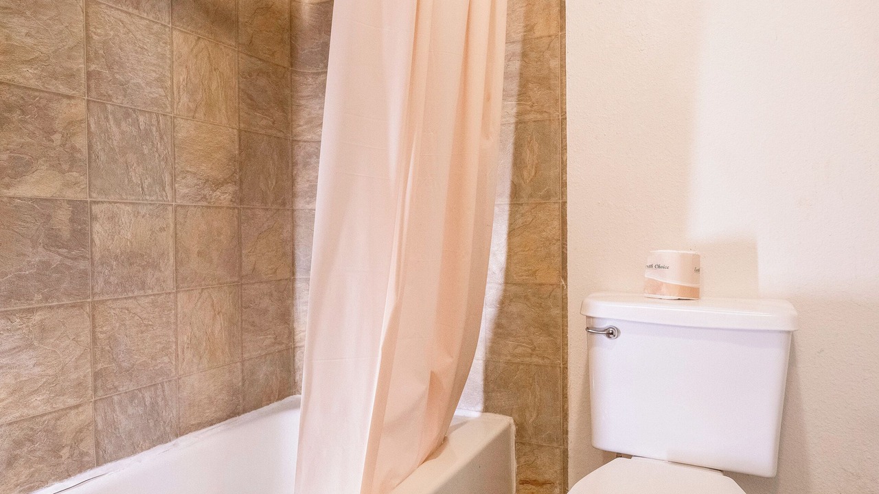 Photo of Bathroom in Powellhurst-Gilbert