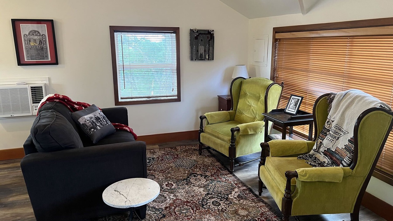 Photo of Livingroom in Ashland