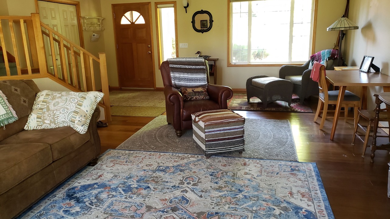 Photo of Livingroom in Oregon Water Wonderland