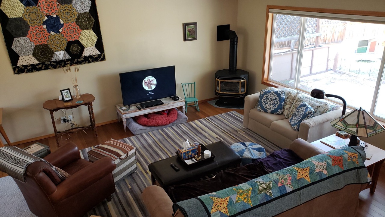 Photo of Livingroom in Oregon Water Wonderland