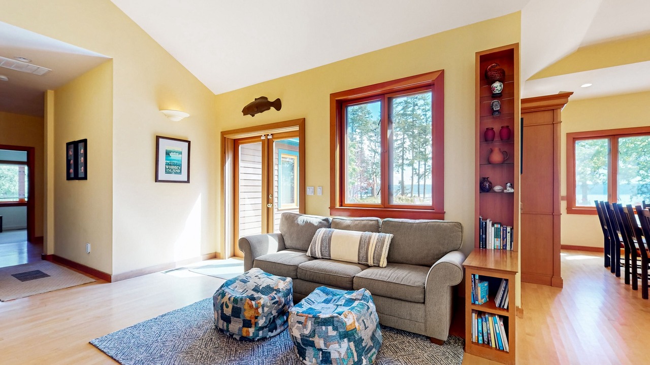 Photo of Livingroom in Coupeville