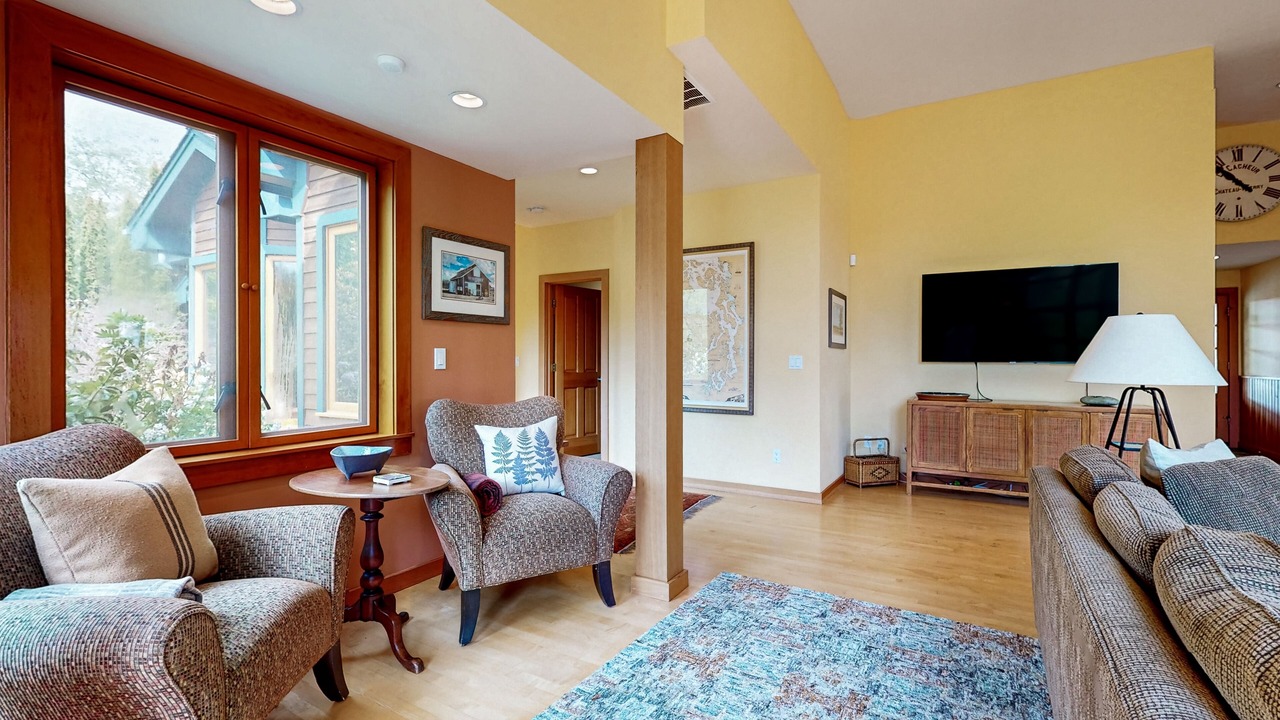 Photo of Livingroom in Coupeville