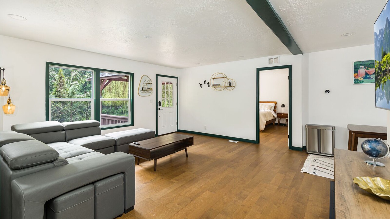 Photo of Livingroom in Rollingbay