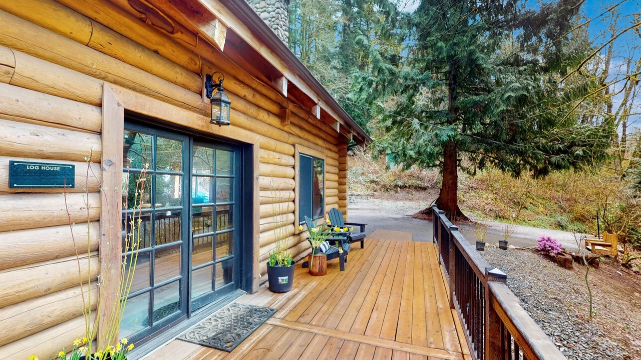 Photo of Outdoor in Mirrormont