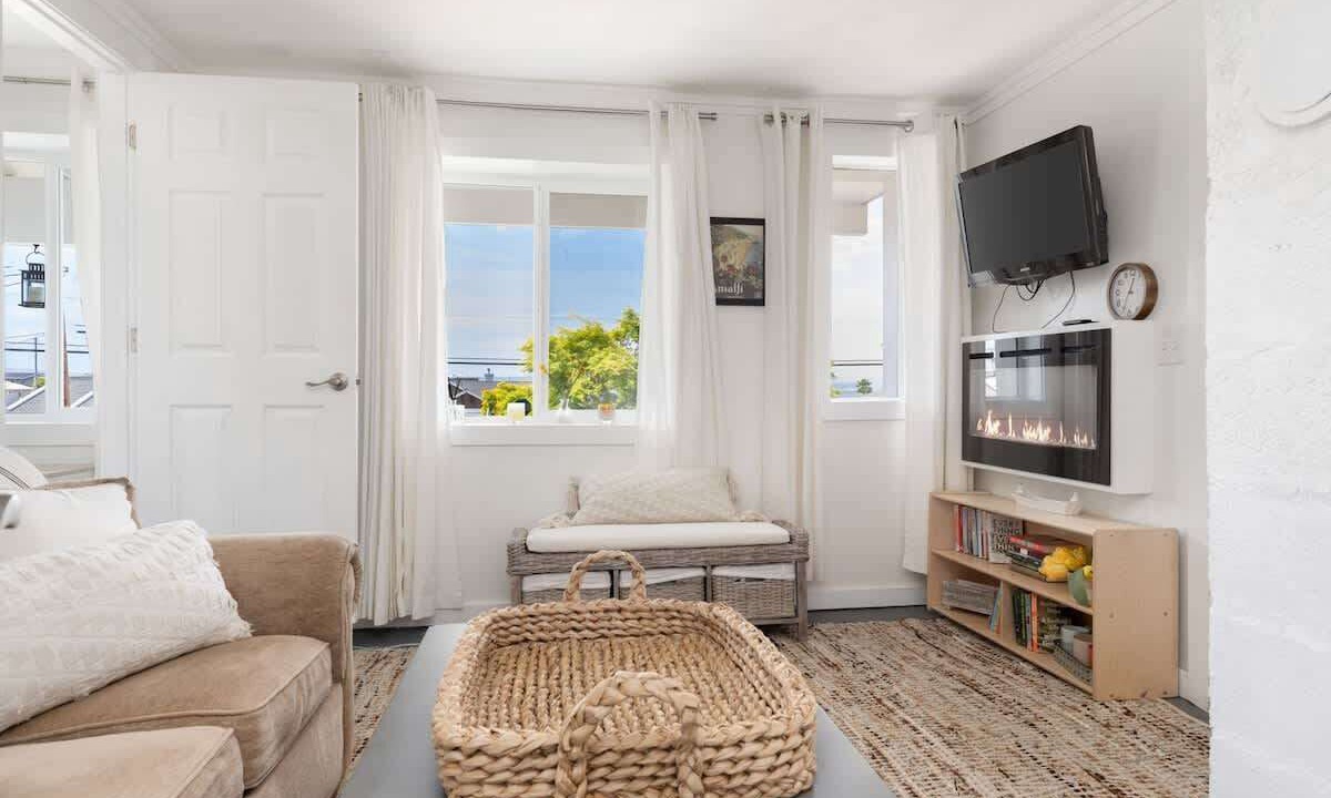 Photo of Livingroom in Lagoon Point