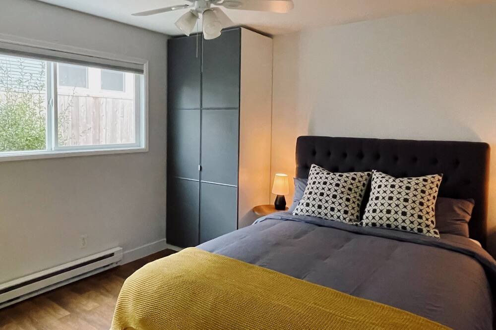 Photo of Bedroom in Hosford-Abernethy