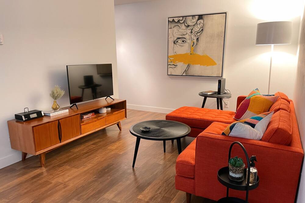 Photo of Livingroom in Hosford-Abernethy