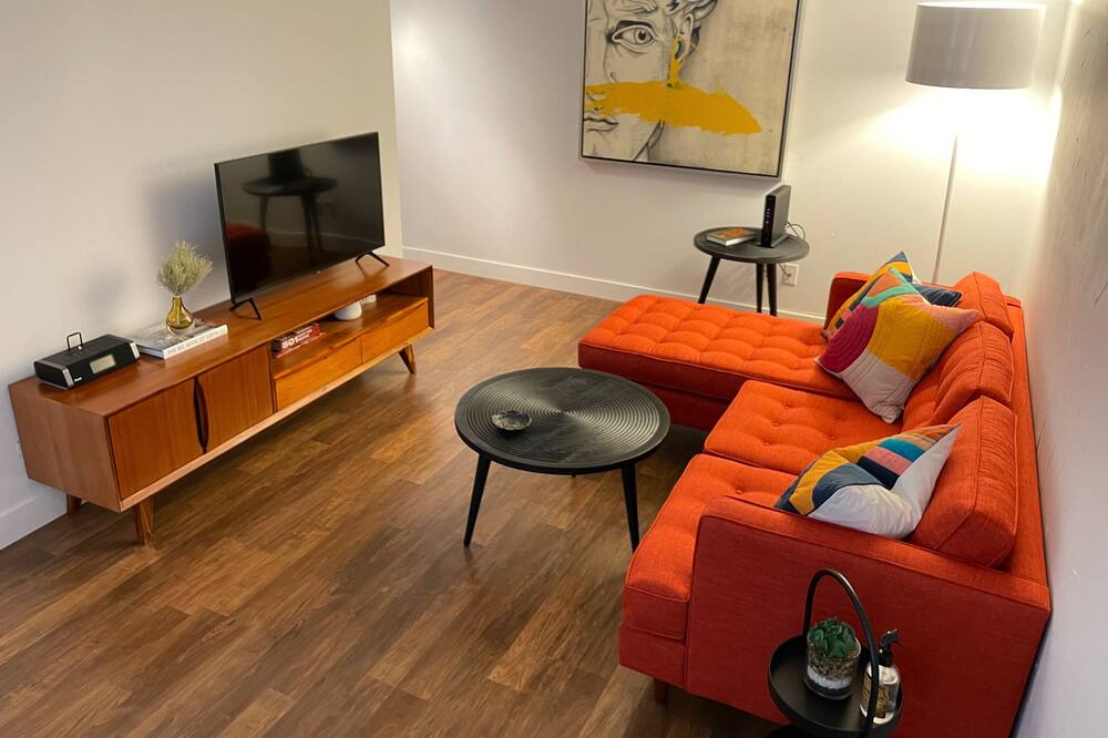 Photo of Livingroom in Hosford-Abernethy