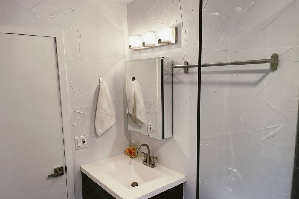 Photo of Bathroom in Hosford-Abernethy